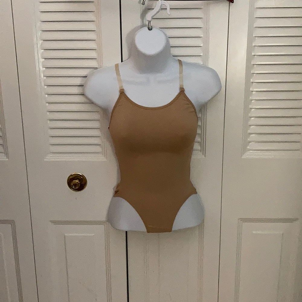 Nude dancer leotard/bodysuit